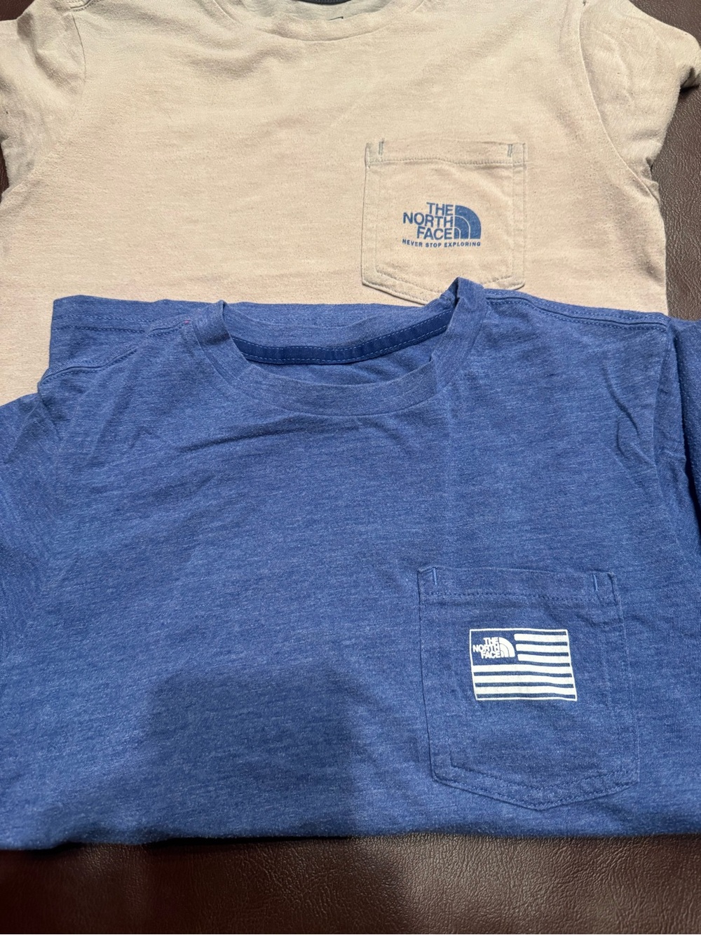 Three T-shirt The North Face Pocket Tee Pair in Beige and Blue plus a Nike shirt